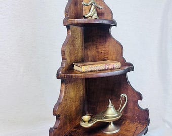 Vintage Holz-Eckregal | Dreistöckiges Wanddisplay | 1960er Jahre Holzdekor