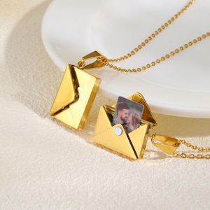 Personalisierte Foto Locket Halskette für Frauen - Benutzerdefinierte Umschlag Liebesbrief Anhänger mit Bild im Inneren