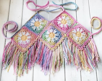 Gehäkeltes Neckholder Crop Top: Pastell Daisy Grandma Square, Boho Franse