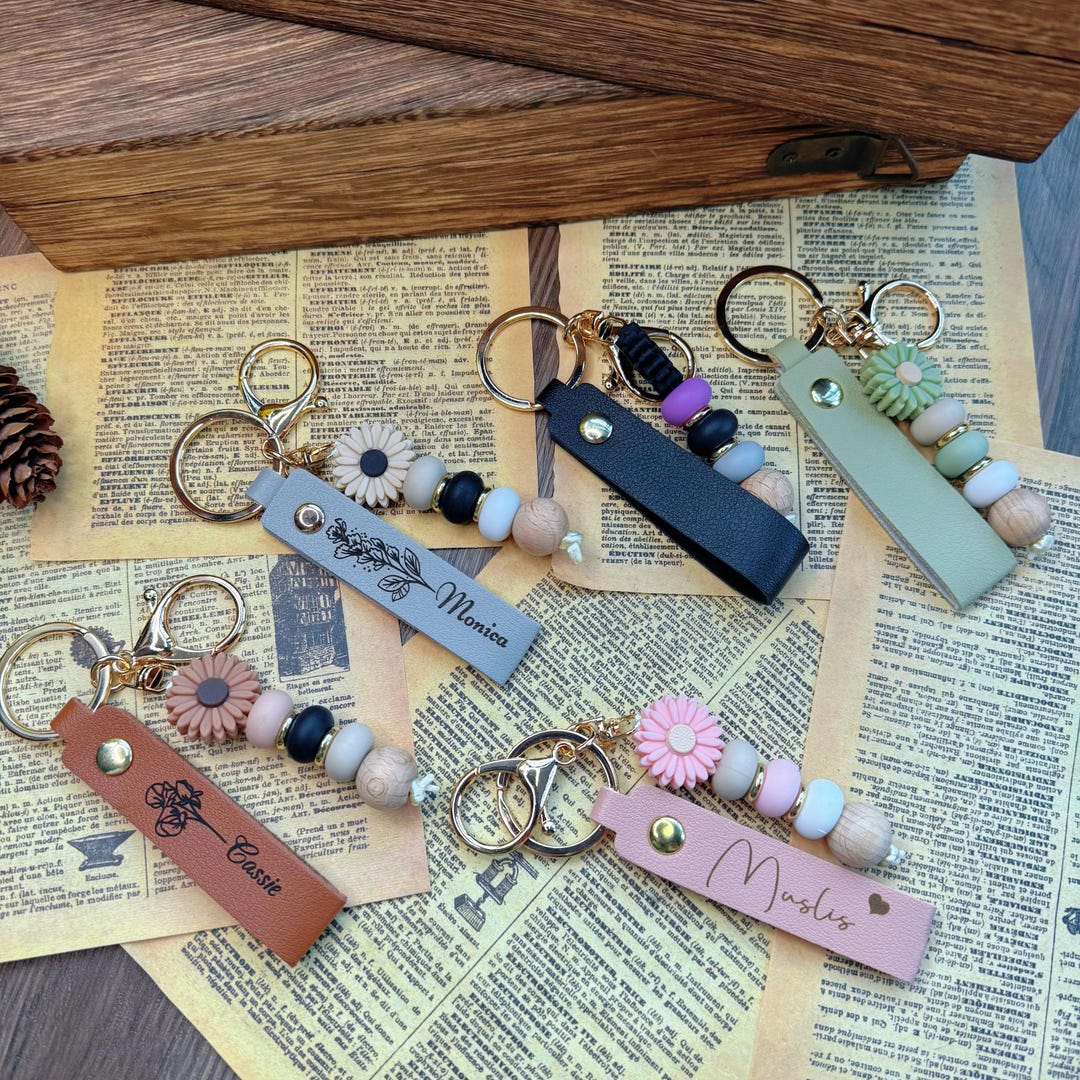 Custom Engraved Leather Daisy Keychain, Personalized Name Bag Charm - Etsy