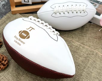 Regalo de boda personalizado con temática futbolística, recuerdo para el novio, padrino y portador de anillos.