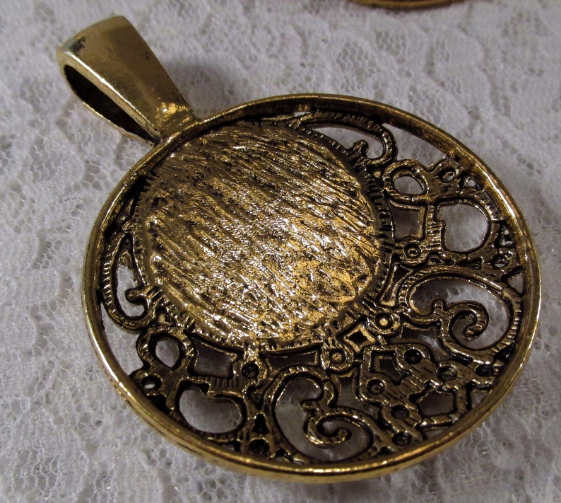 3pcs : sku 11.28.12.7 T16 25mm Round Antique Gold Setting Garden Sunrise
