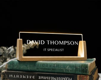 Personalisierte Schreibtisch Name Plate Name, Tag mit Holzsockel Acryl Namensplatte, Abschlussgeschenk, Büro Geschenke Schreibtisch Zubehör, neue Job Geschenke