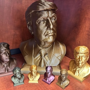 リアルなミニチュアドナルド・トランプ胸像 - 政治愛好家への贈り物