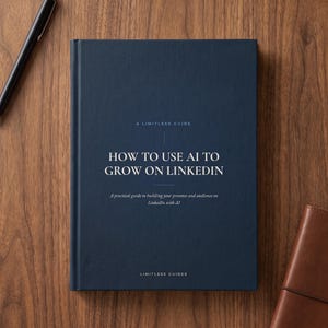Op de afbeelding: Een donkerblauw hardcover boek getiteld How to Use AI to Grow on LinkedIn, A Limitless Guide, met een zwarte pen aan de linkerkant en een hoek van een bruin lederen notitieboek rechtsonder, alles met witte tekst op de kaft.
