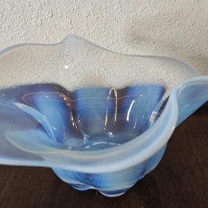 Vintage Duncan Miller Blue Opalescent Canterbury Bowl