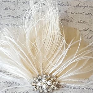 Ivory Feather Headpiece, Great Gatsby Style, Ivory Hair Clip, Women&#39;s Hair Bridal Clips, Cream Colored Fascinator,  Wedding Hairpiece, Combs
