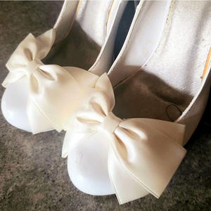 Ivory Satin Bow Shoe Clips, Wedding Shoe Clips, Bridal Bow Shoe Clips, Large  Bow Shoe Clips, Wedding Party, Clips For High Heels, Wedges
