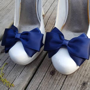 Dunkelblau Satin Schleife Schuhclips, Hochzeit Schuhclips, Schleife Schuhclips, Große Schleife Schuhclips, Schmuck für Brautschuhe, Für High Heels, Wedges