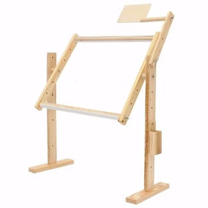Soporte de pie ajustable para bordado con estructura de madera