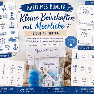 Könnte beinhalten: Ein maritimes Bastelset mit 24 Stickern, 4 Tütenklappen, 3 Tüteneinlegern und 24 Geschenkanhängern. Die weißen Bögen zeigen blaue nautische Illustrationen wie Anker, Leuchttürme und Wale sowie deutsche Schriftzüge für maritime Dekorationen.