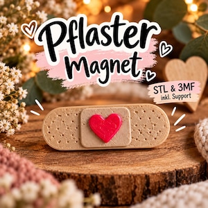 Könnte beinhalten: Ein beigefarbener Pflaster-Magnet mit strukturierter Oberfläche und einem leuchtend pinken Herz in der Mitte. Der Text "Pflaster Magnet" und "STL & 3MF inkl. Support" ist in einer dekorativen Schrift mit Herzsymbolen über dem Objekt abgebildet.