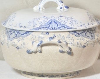 Soupière Antique en Porcelaine, France : Floral Bleu Creil Montereau, 1892