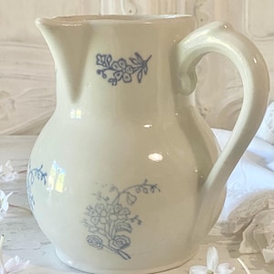 Antiker französischer St. Uze Porzellan Pot au Lait: Bauernhaus Milch Sahnekännchen