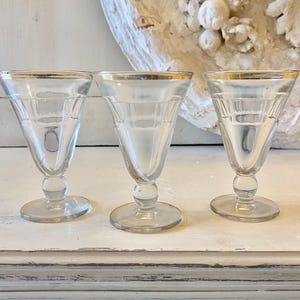 Bicchieri da bistrot vintage francesi in vetro ingannevole con bordo dorato, set di tre