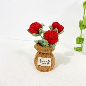 Virkad blomma i kruka, solros, prästkrage, ros, tulpan, hem, skrivbord, kontorsdekoration, födelsedag, inflyttningspresent, virkad växtblomma, present till mamma