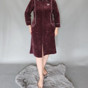 Elegant Velvet Housecoat, Cozy Burgundy Velvet Zip-Front Robe with Pockets, Velour Women’s Robe, Gift for mom, Velour robe