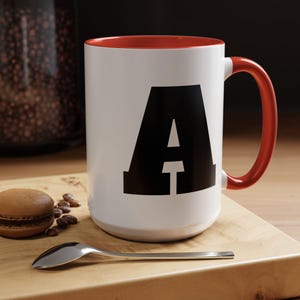 Personalisierbare Monogramm Kaffeetasse: Einzigartiges Geschenk für Kaffeeliebhaber, stilvolle Keramiktasse, lustiges Küchendekor (11oz, 15oz)