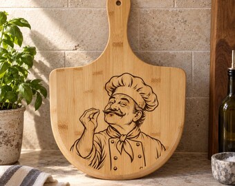 Tabla de pizza de bambú grabada con la imagen de un chef italiano