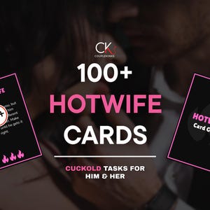 Könnte beinhalten: Ein Kartenspiel mit dem Titel 100+ HOTWIFE CARDS, bestehend aus schwarzen Karten mit pinkfarbenem Text und Rändern. Die Karten zeigen den Text HOTWIFE, ein 18+-Symbol und Flammensymbole. Das Set enthält den Text CUCKOLD TASKS FOR HIM & HER und ein CK-Logo.