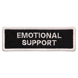 Könnte beinhalten: Ein weißer gestickter Aufnäher mit weißem Text auf schwarzem Hintergrund, der "Emotional Support" lautet.