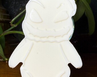 Creepy Grinning Candle: Hand-Poured Jade Scented Soy Wax - Gothic Halloween Decor