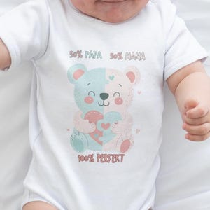Babybody Spruch „50 Prozent Mama 50 Prozent Papa 100% Perfekt“ – Lustiger Body für Neugeborene, Geschenk zur Geburt & Babyparty