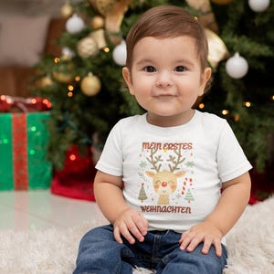 Baby T-Shirt – „Mein erstes Weihnachten“ – Weihnachts Babyshirt mit Rentier – Geschenk zur Geburt, Babyparty oder Fotoshooting