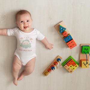 Babyromper – &quot;Bin neu hier&quot; - Lustiger Babybody als cadeau voor baby, taupe of babyparty - babyoutfit Mädchen & Junge