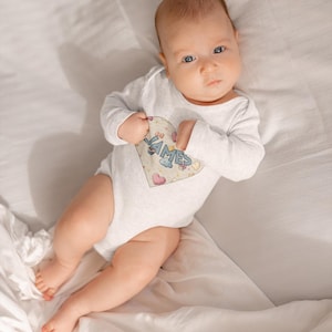 Personalisierter Baby Bodysuit - Individuelles Herz Design für Jungen & Mädchen - Neugeborenen Outfit