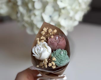 Daisy Flower Soy Wax Candle Bouquet: Unique Wedding Favor