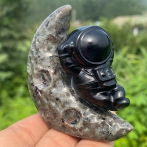 2.8''+ Natural Obsidian and Yooperlite crystal,quartz Crystal,Crystal Astronaut,Astronaut specimen,Home Decoration Gifts 1pc