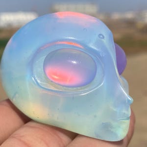 2.3&#39;&#39;+ Opal crystal,quartz Crystal,Crystal Alien,Alien skull specimen,Home Decoration Gifts 1pc