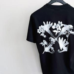 Off White Black T-shirt with Floral Logo Prints on Heart&Back Size 2XL