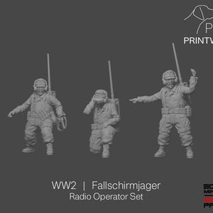 Könnte beinhalten: Drei graue Miniaturfiguren von Funkern der Fallschirmjäger aus dem Zweiten Weltkrieg. Jede Figur hat eine andere Pose, eine kniet und eine andere zeigt. Das Set enthält Funkausrüstung und trägt die Bezeichnung "Radio Operator Set."