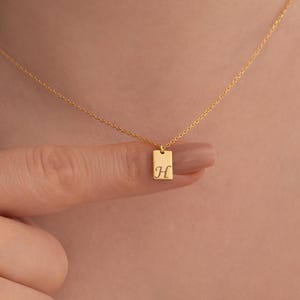 Dainty Initial Tag Necklace Custom Silver Engraved Letter Pendant Necklace Chain Initial Necklace Mother’s Day Gift Letter Bar Necklace