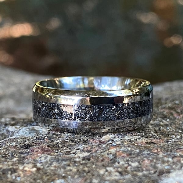 Auténtica alianza de boda con forma de tanque Sherman, anillo de titanio de 8 mm con incrustaciones de la Segunda Guerra Mundial.