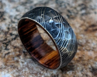 Mens Wedding Band Damascus Steel Ring With Ironwood Sleeve DS-BLK-8HR-Hammered-IronWoodSleeve