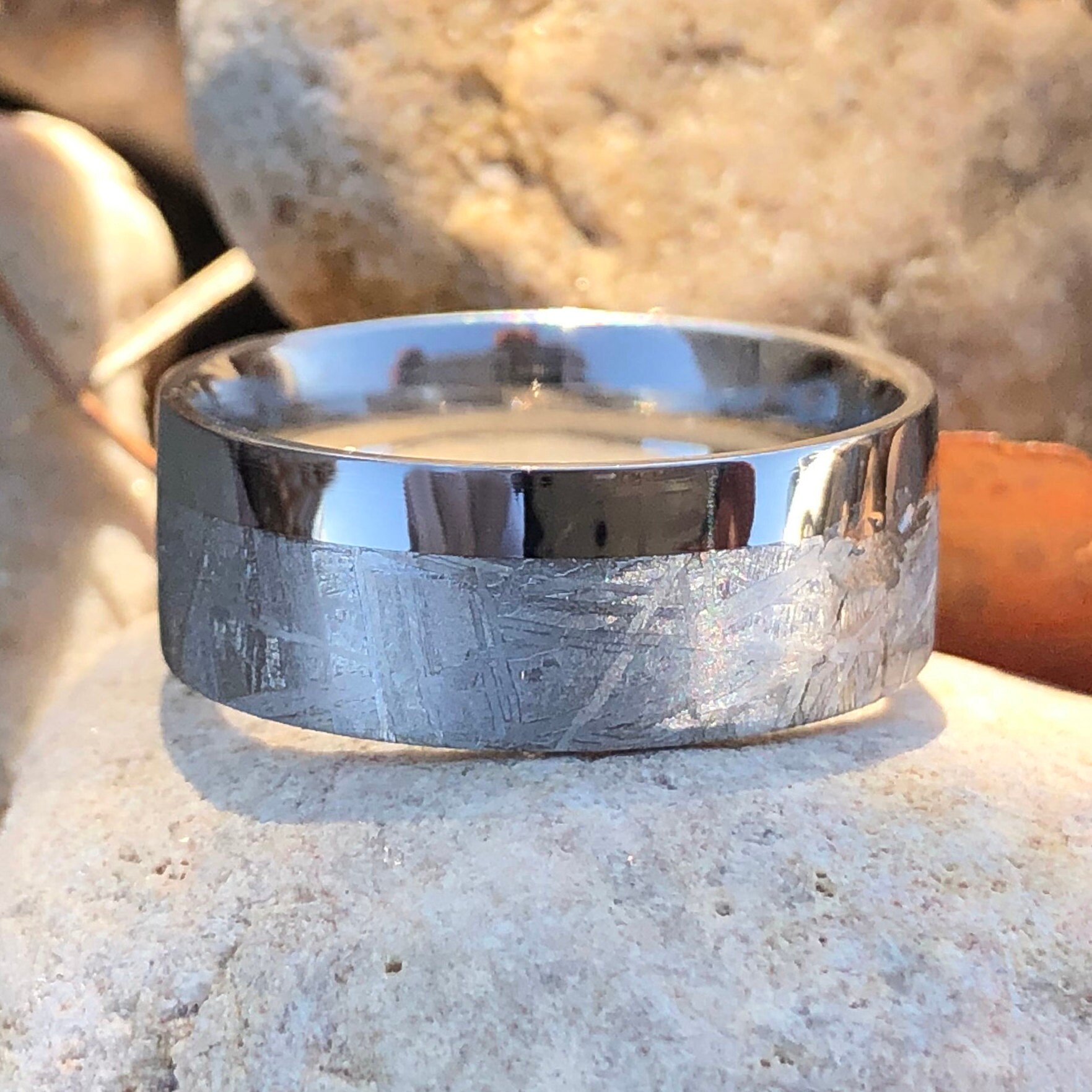 本物のギベオン隕石の結婚指輪 - コバルトクロムスリーブ付き手作り