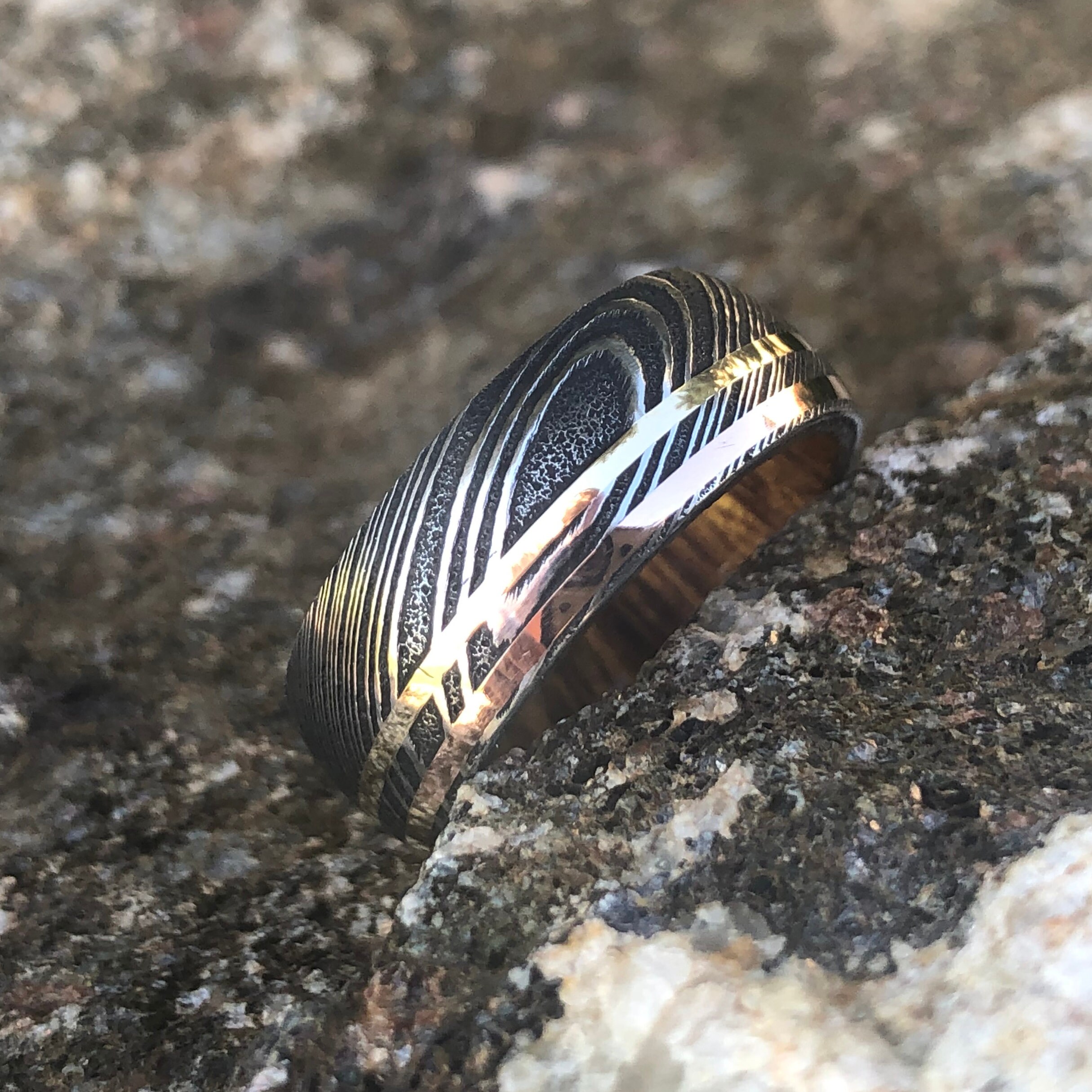 8 mm ダマスカス鋼リング、デュアル 14k ローズ & イエロー