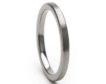 Ny 2 mm bred platt stenfinish Comfort Fit titanring - 2F-ST