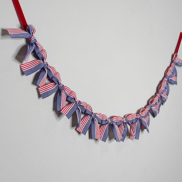 Guirnalda de lazo con la bandera estadounidense: decoración patriótica para el 4 de julio