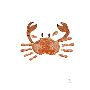 Puede incluir: Un cangrejo marrón hecho con huellas de manos. El cangrejo tiene dos grandes garras y ocho patas. El cangrejo está sobre un fondo blanco.