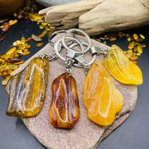 Grote sleutelhangers van Baltisch barnsteen, sleutelhangers van natuurlijk gepolijste edelstenen