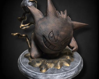 Hand-painted 3D-printed Gengar diorama statue.