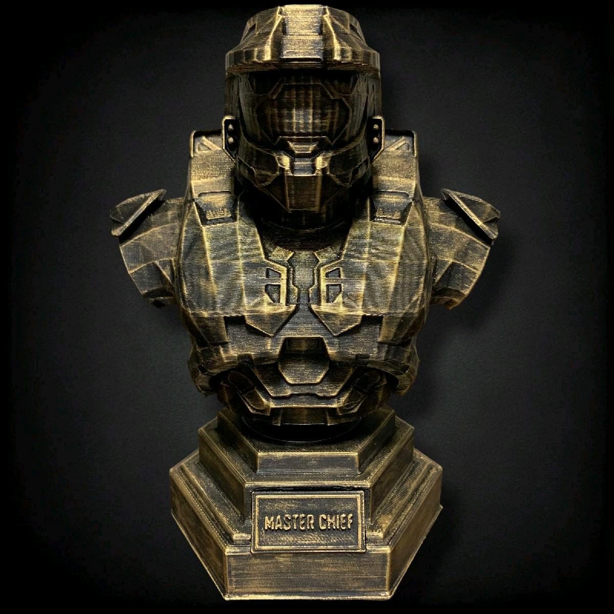 Hand-painted 3D-printed Master Chief statue decoration.