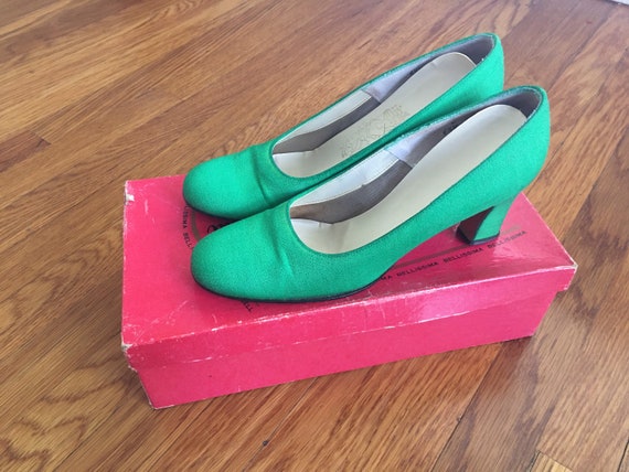 kelly green pumps shoes