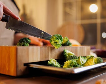 Premium Oak End Grain Cutting Board with Stainless Steel Tray – Butcher Block with Drawer – 15.7x11.8x2.7 in