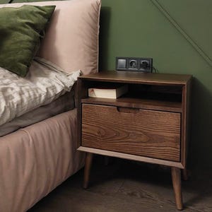 Handcrafted Solid Wood Bedside Table – Nightstand with Soft-Close Runners, Minimalist Bedroom Furniture, Modern Rustic Decor