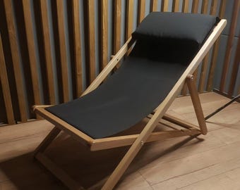 Handgefertigter Liegestuhl aus Eschenholz, ergonomische Klappliege, rustikale Holzterrassenmöbel für Garten oder Balkon im Freien